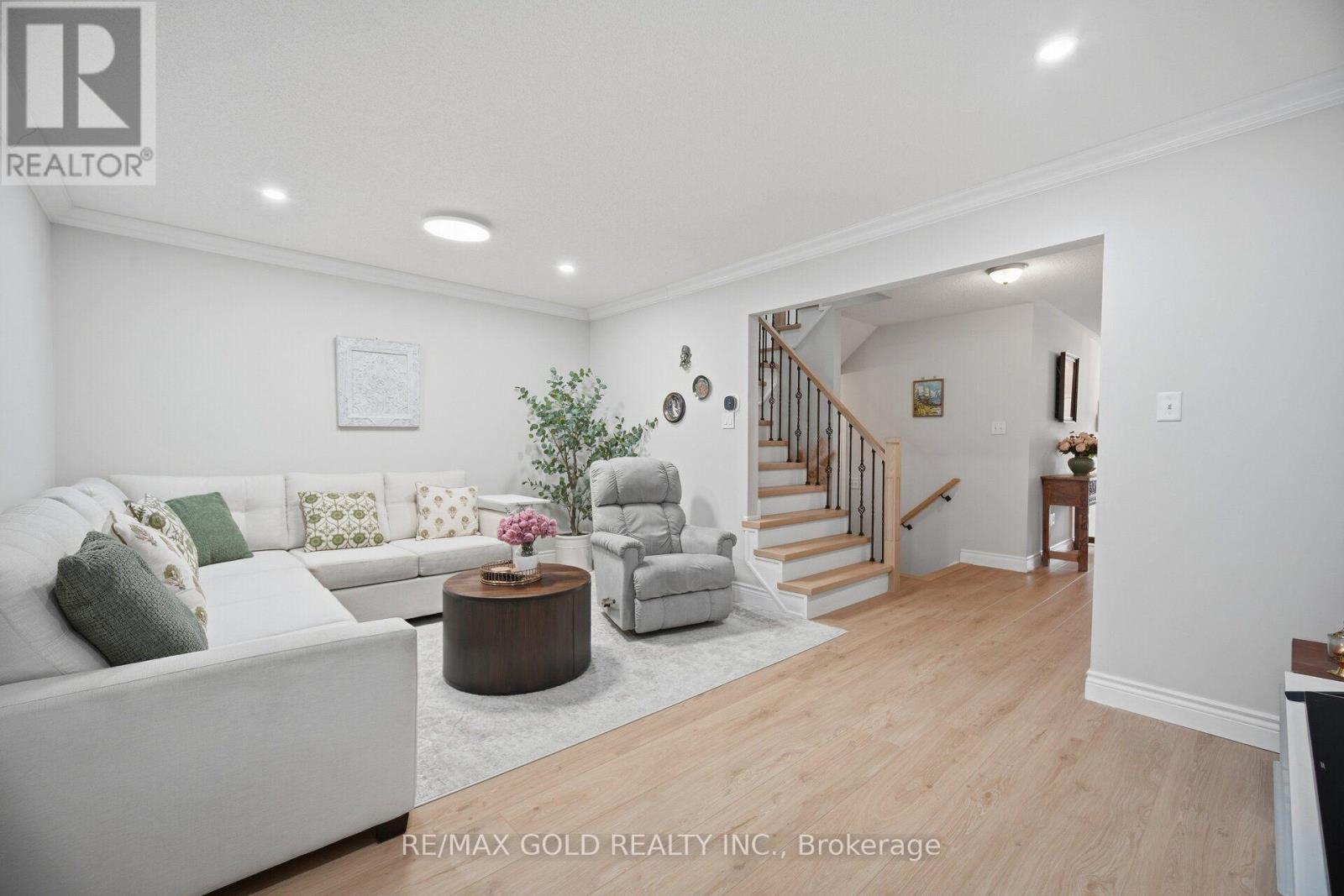 1795 Cobra Crescent, Burlington, Ontario  L7L 7L7 - Photo 9 - W13857806