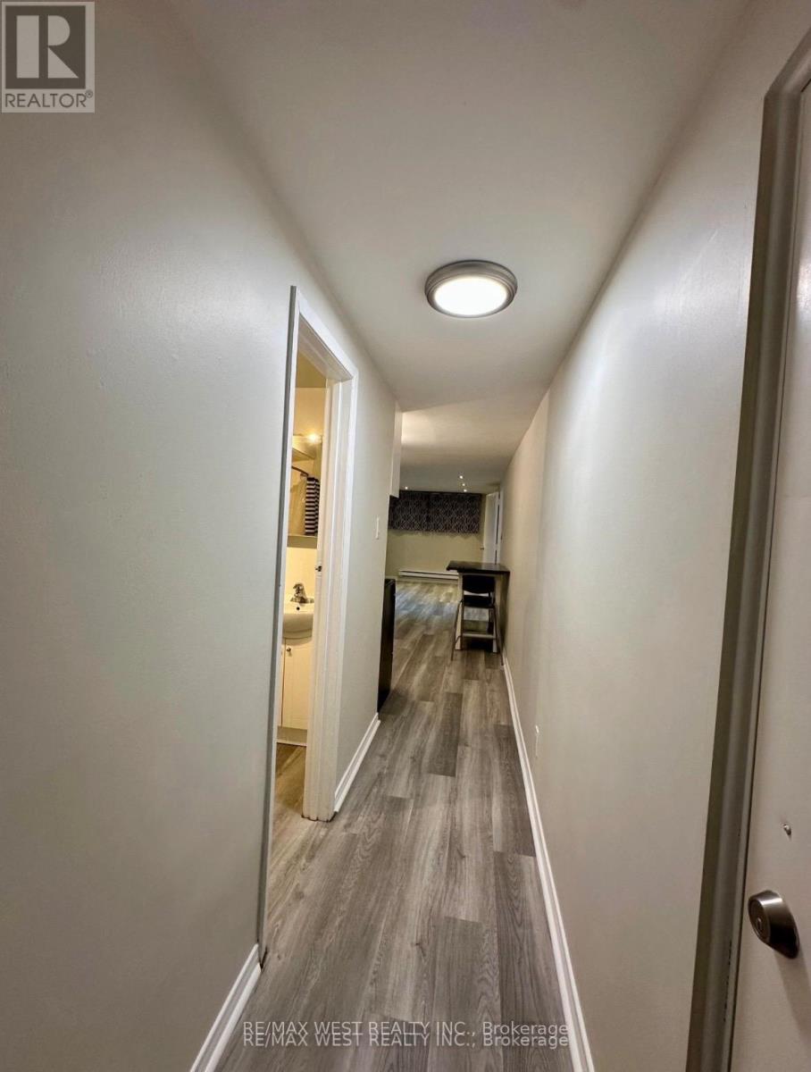 Bsmt - 13 Sorauren Avenue, Toronto, Ontario  M6R 2C6 - Photo 10 - W13857818