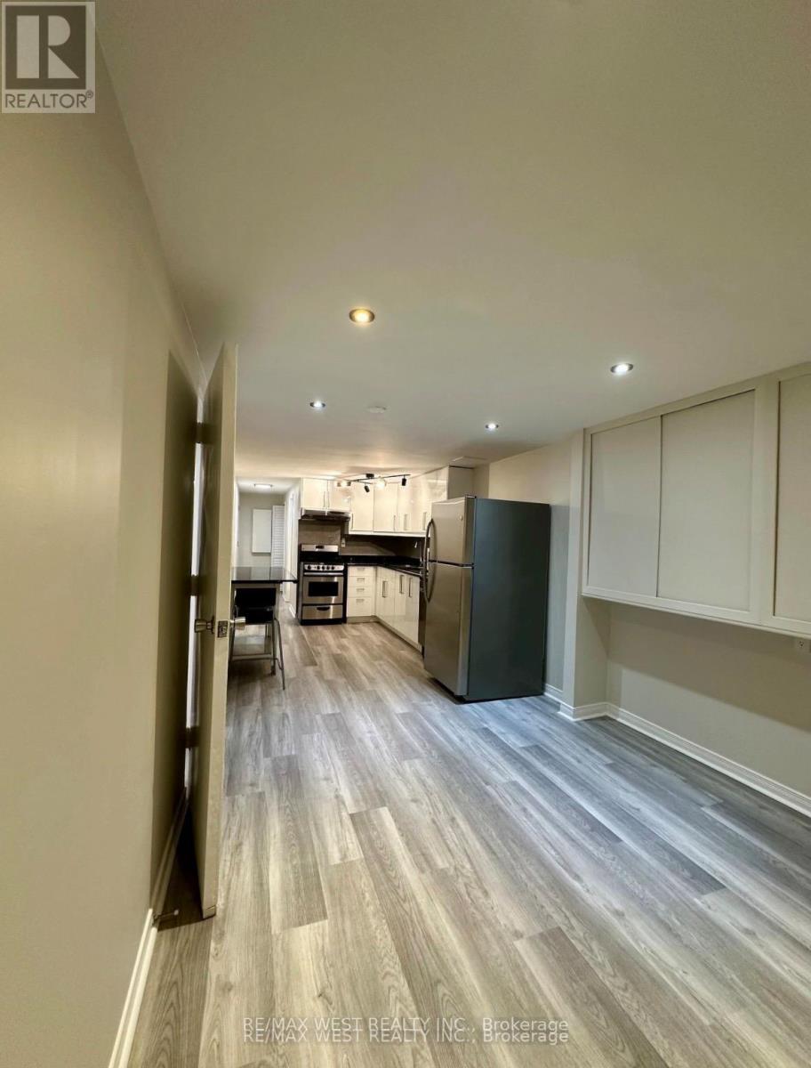 Bsmt - 13 Sorauren Avenue, Toronto, Ontario  M6R 2C6 - Photo 2 - W13857818