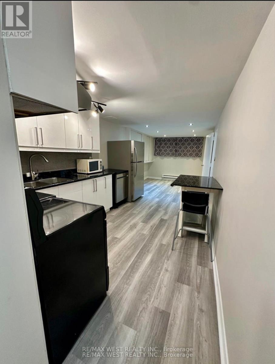 Bsmt - 13 Sorauren Avenue, Toronto, Ontario  M6R 2C6 - Photo 4 - W13857818