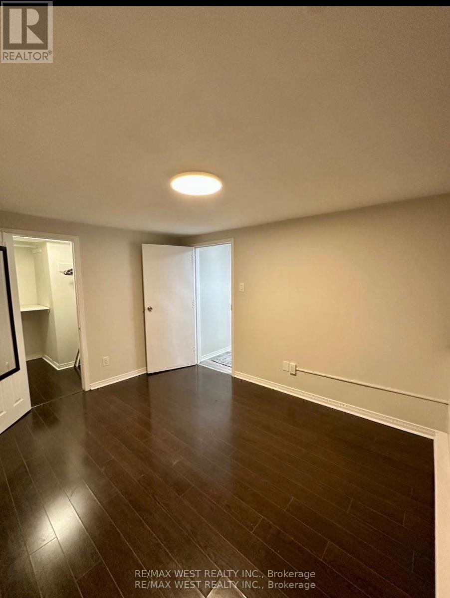 Bsmt - 13 Sorauren Avenue, Toronto, Ontario  M6R 2C6 - Photo 7 - W13857818