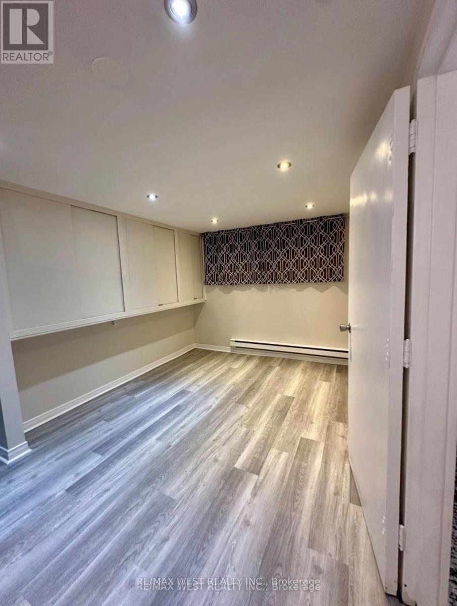 Bsmt - 13 Sorauren Avenue, Toronto, Ontario  M6R 2C6 - Photo 9 - W13857818