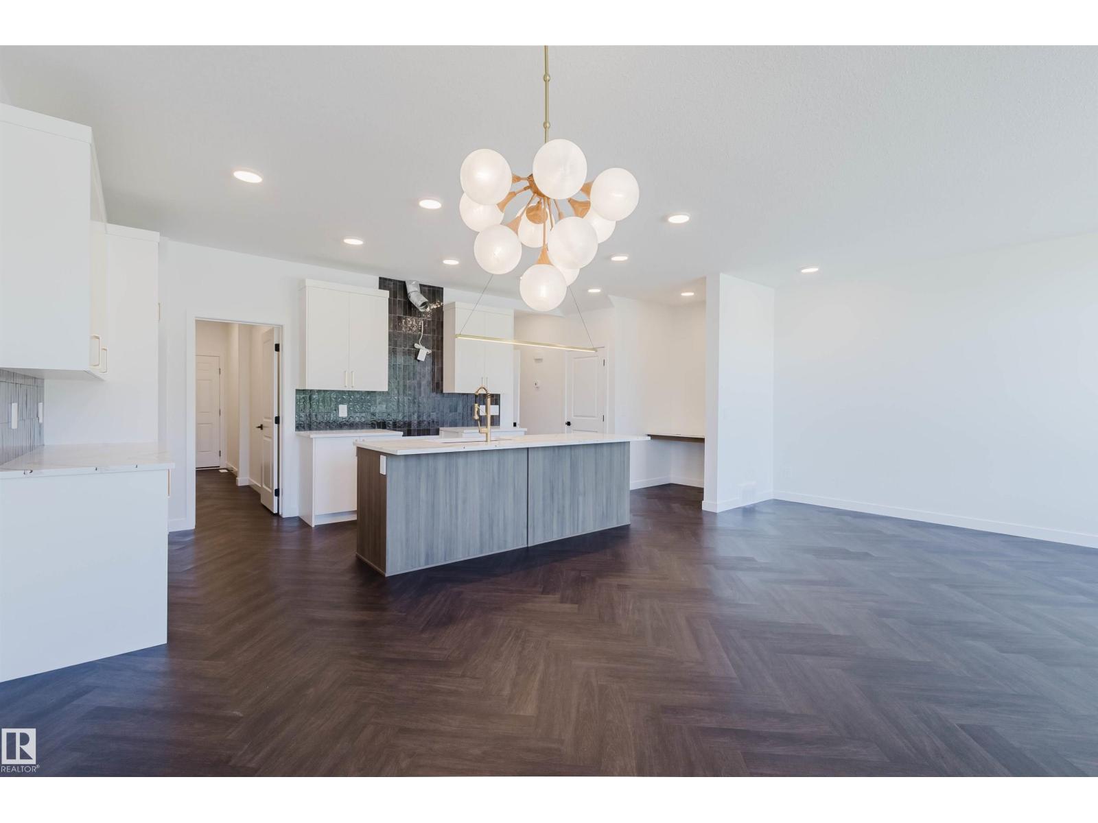 20624 43 AV NW