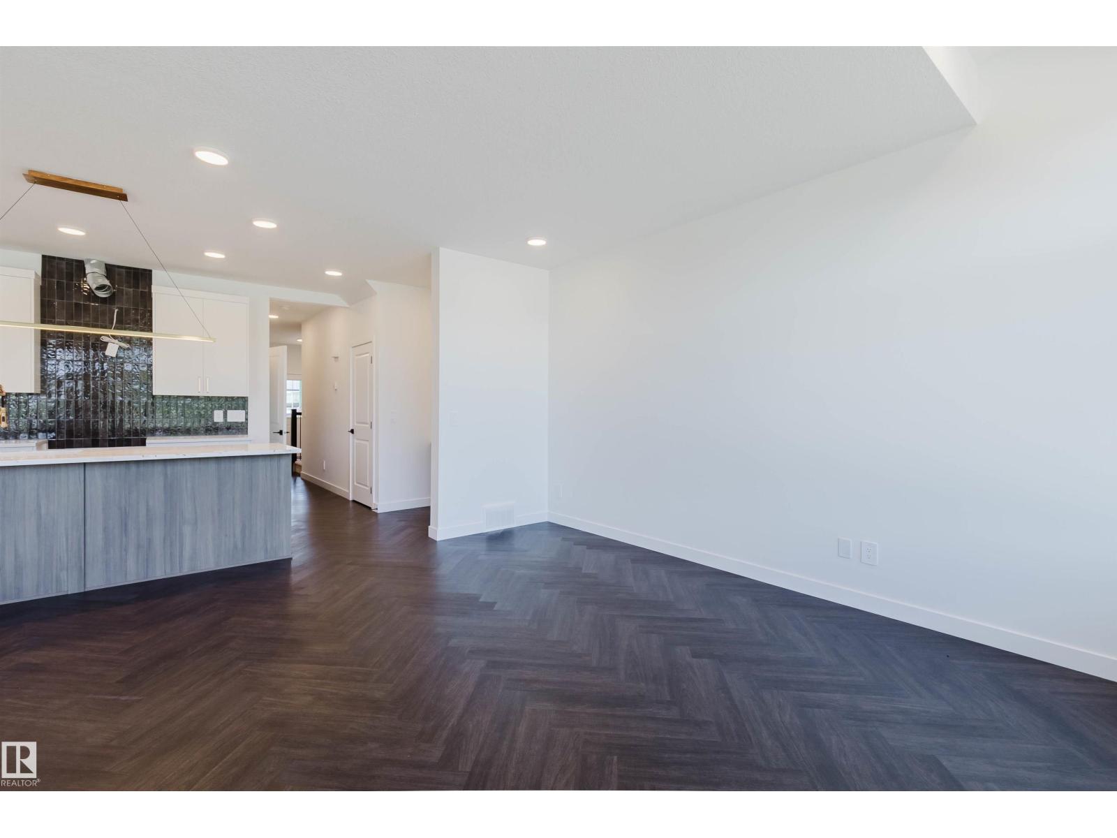 20624 43 AV NW