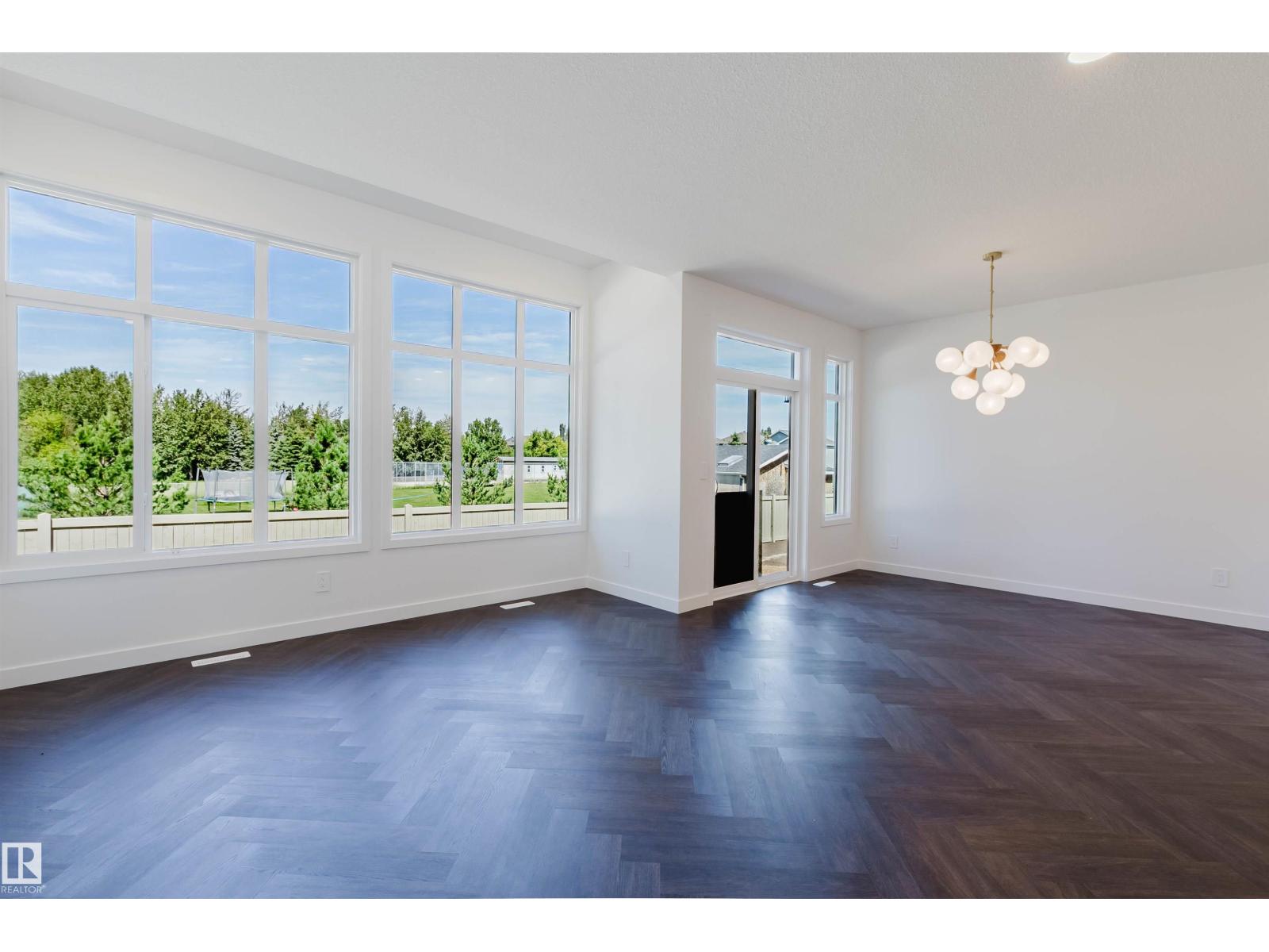 20624 43 AV NW