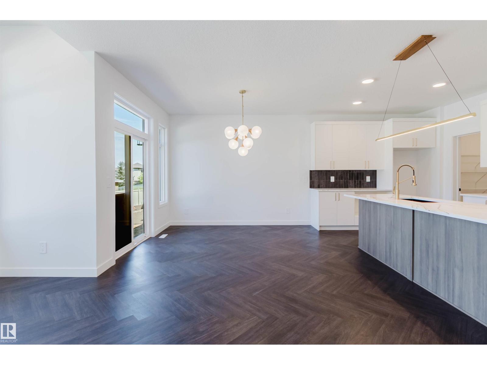 20624 43 AV NW