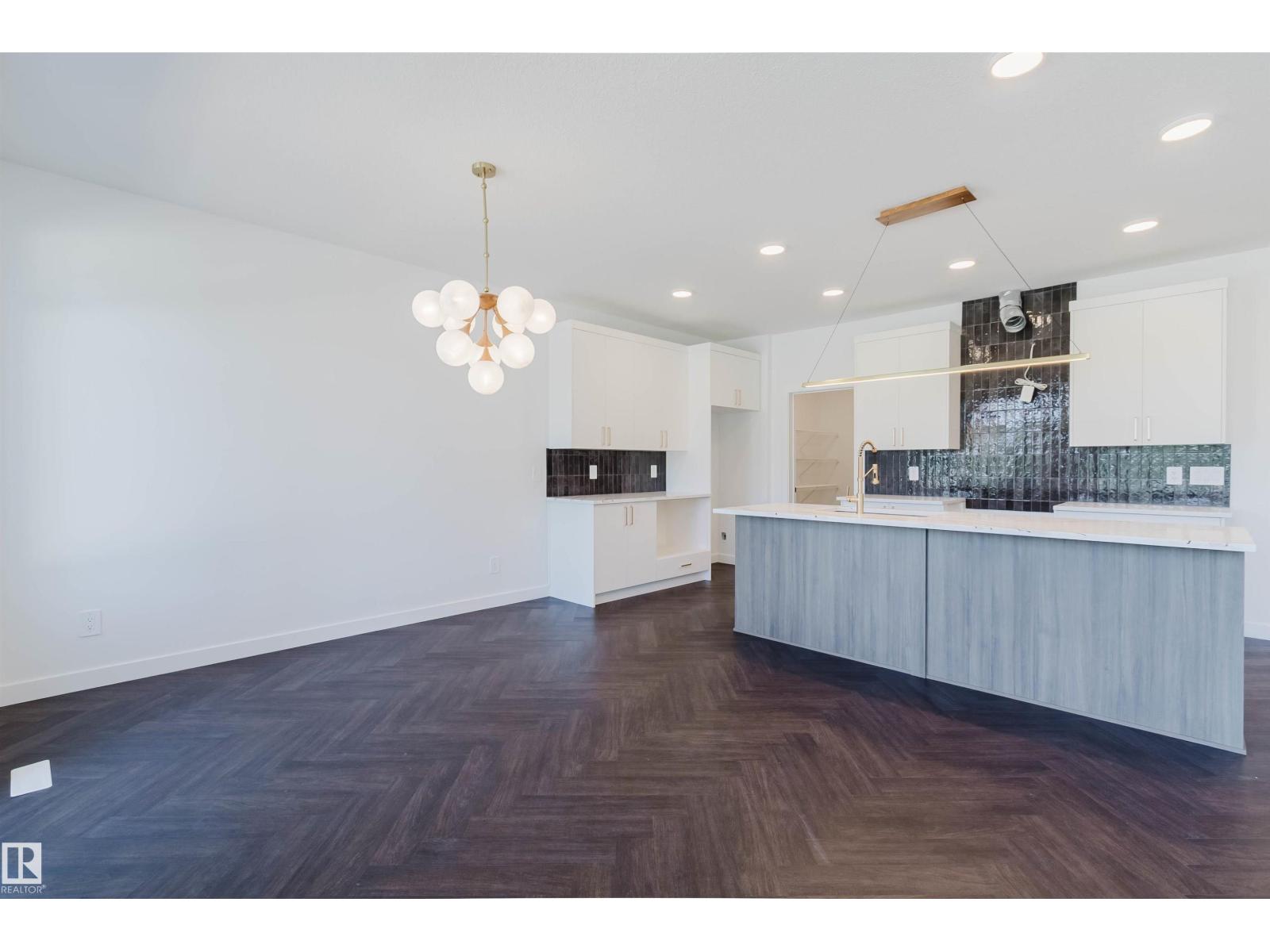 20624 43 AV NW