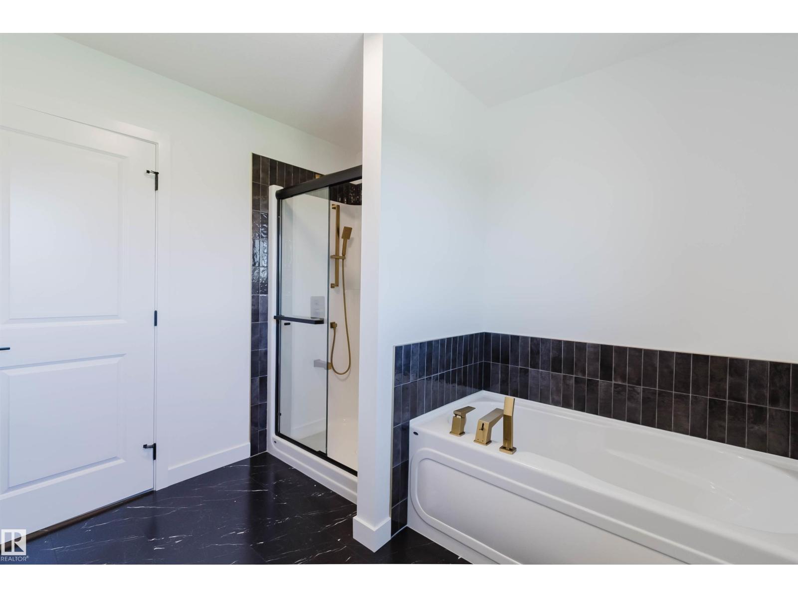 20624 43 AV NW