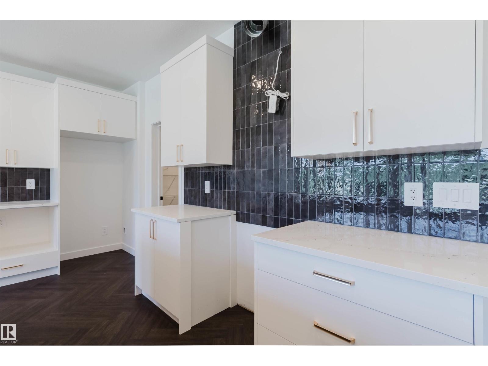20624 43 AV NW