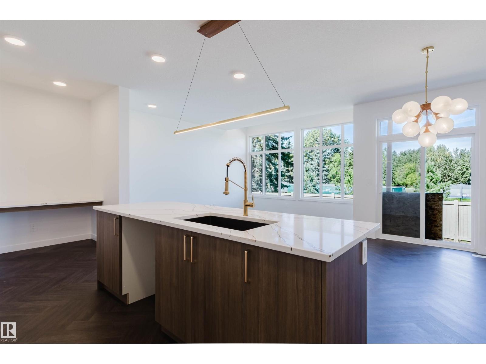 20624 43 AV NW