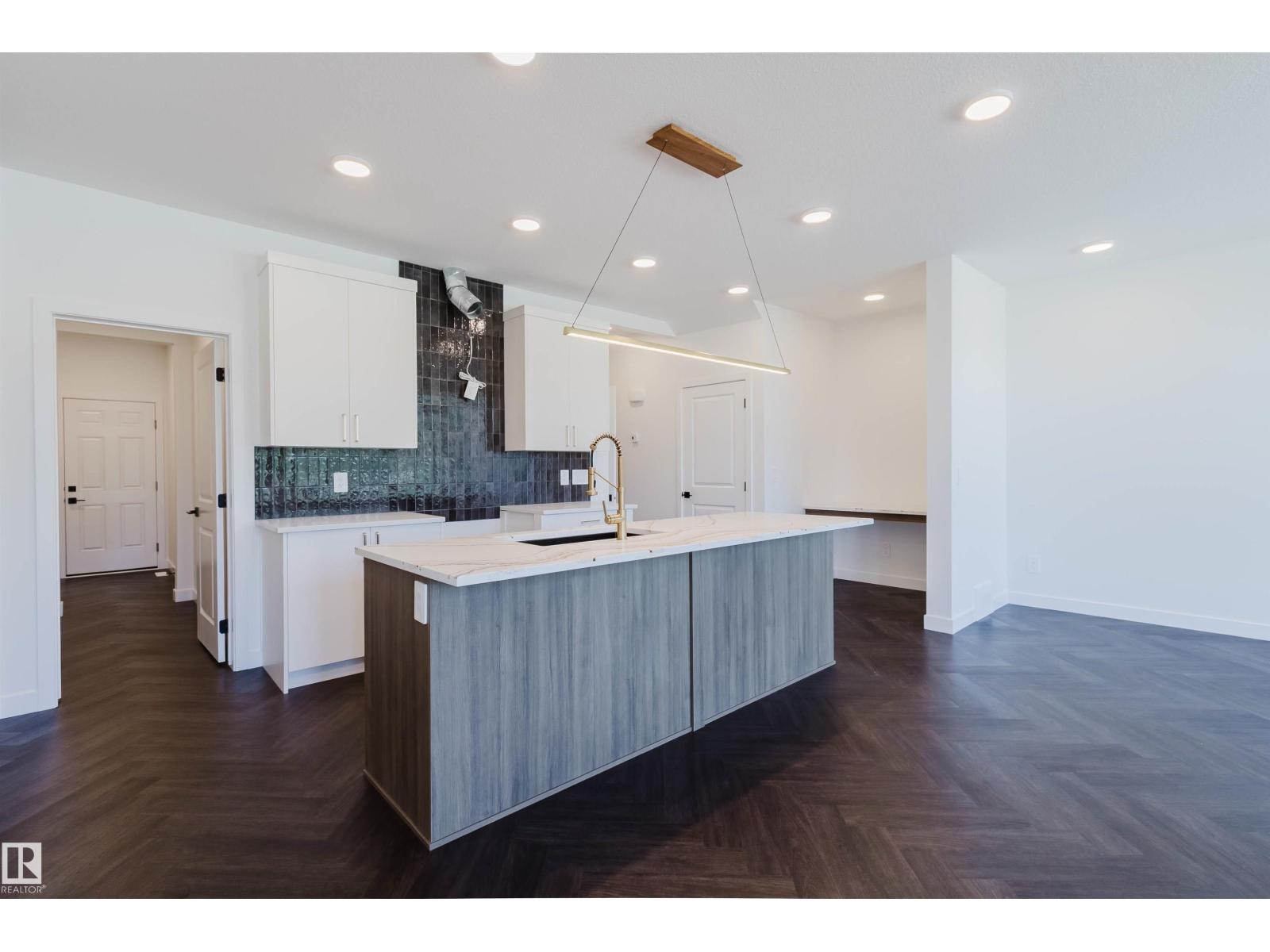 20624 43 AV NW