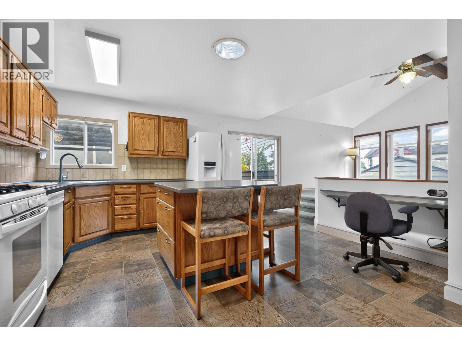 6338 Waltham Avenue, Burnaby, British Columbia  V5H 3V4 - Photo 7 - R3171799