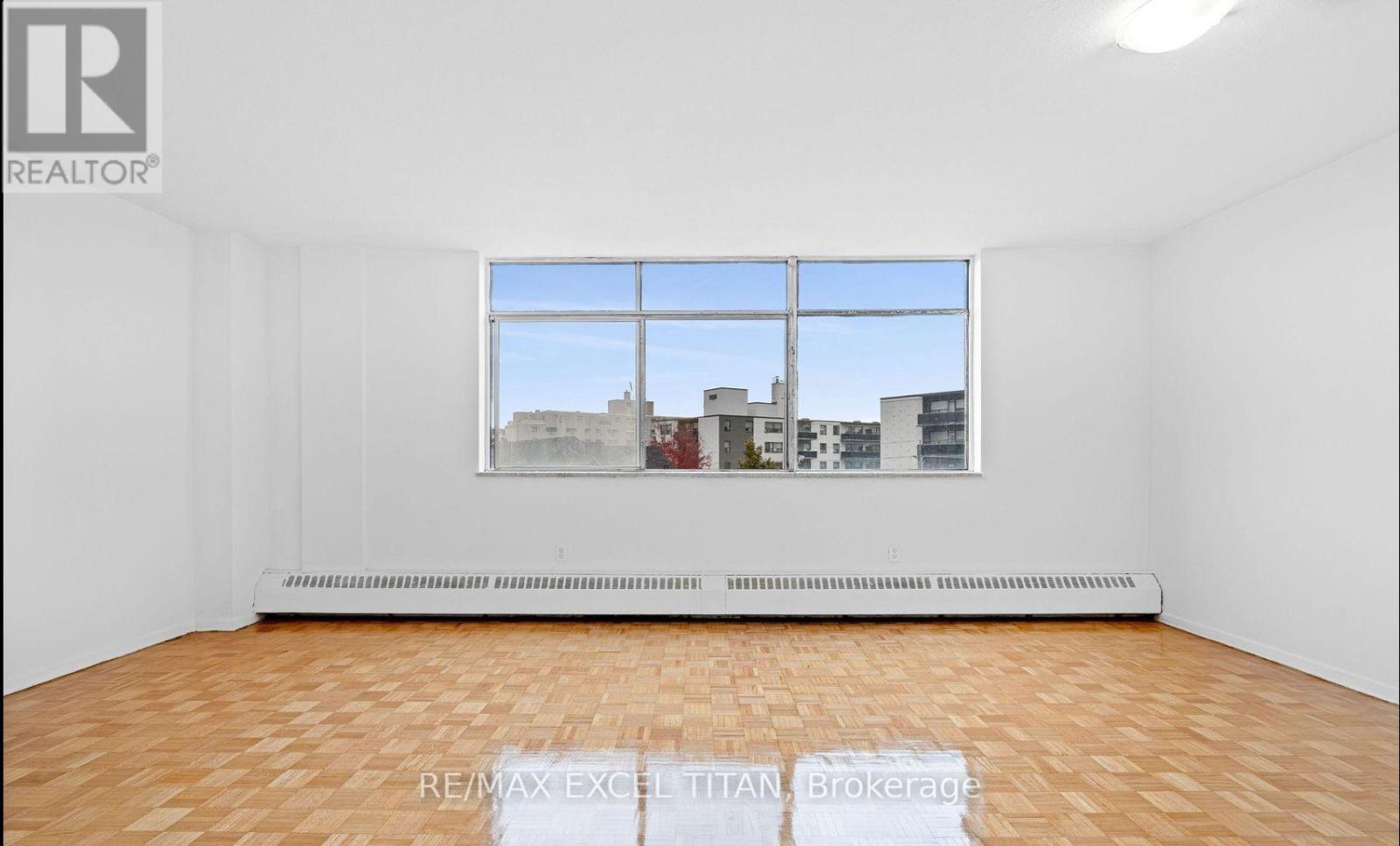 409 - 2255 Weston Road, Toronto, Ontario  M9N 1Y5 - Photo 2 - W13857842