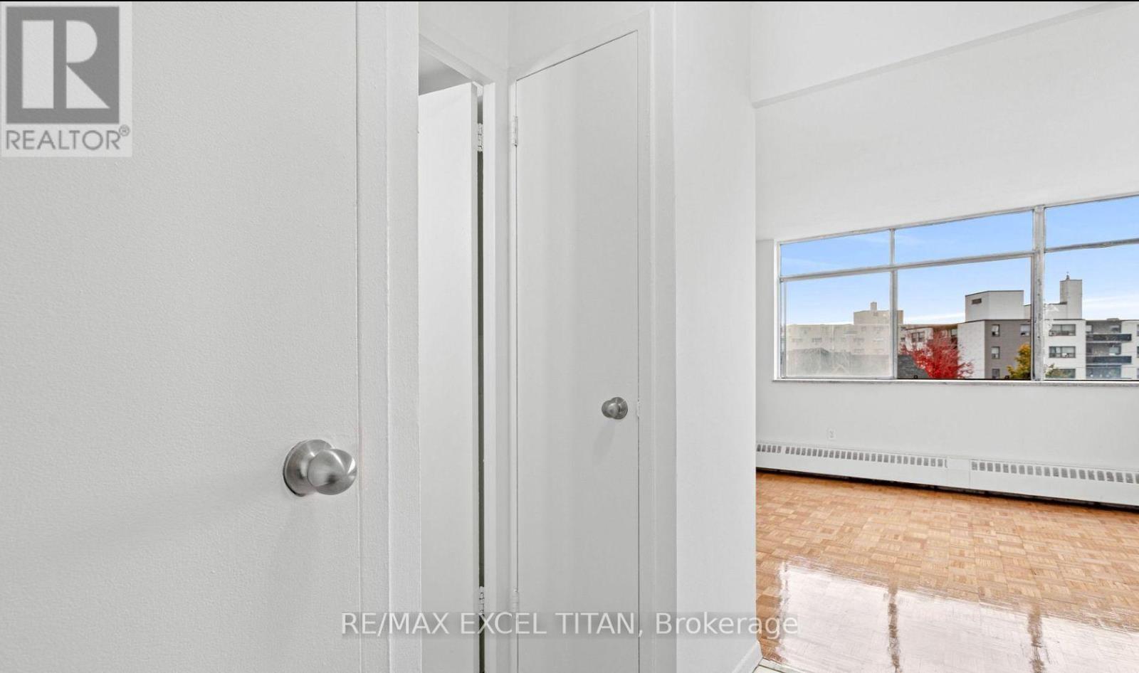 409 - 2255 Weston Road, Toronto, Ontario  M9N 1Y5 - Photo 4 - W13857842