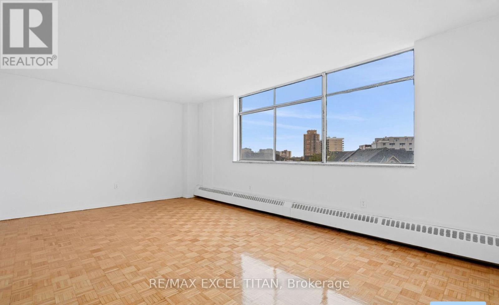 409 - 2255 Weston Road, Toronto, Ontario  M9N 1Y5 - Photo 8 - W13857842