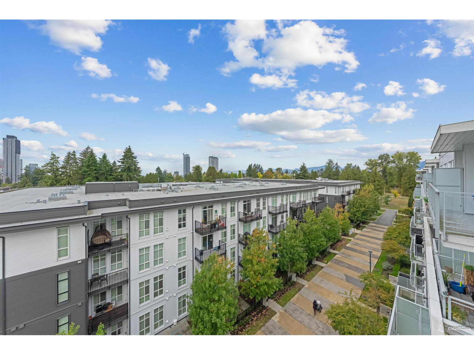 624 13963 105a Street, Surrey, British Columbia V3T 0M9 - Photo 2 - R3171237