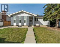 208 Woodpark Place SW, calgary, Alberta