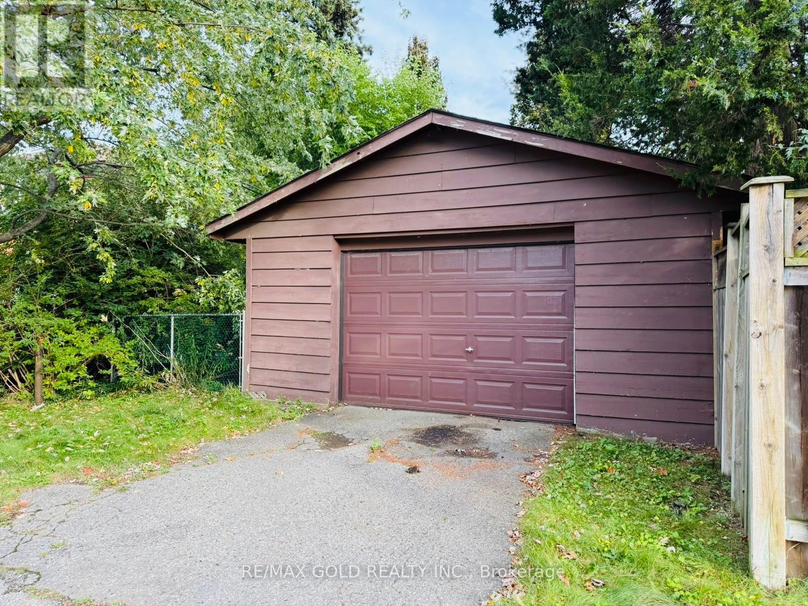 11 Pine Avenue N, Mississauga (Port Credit), Ontario  L5H 2P7 - Photo 3 - W13857928