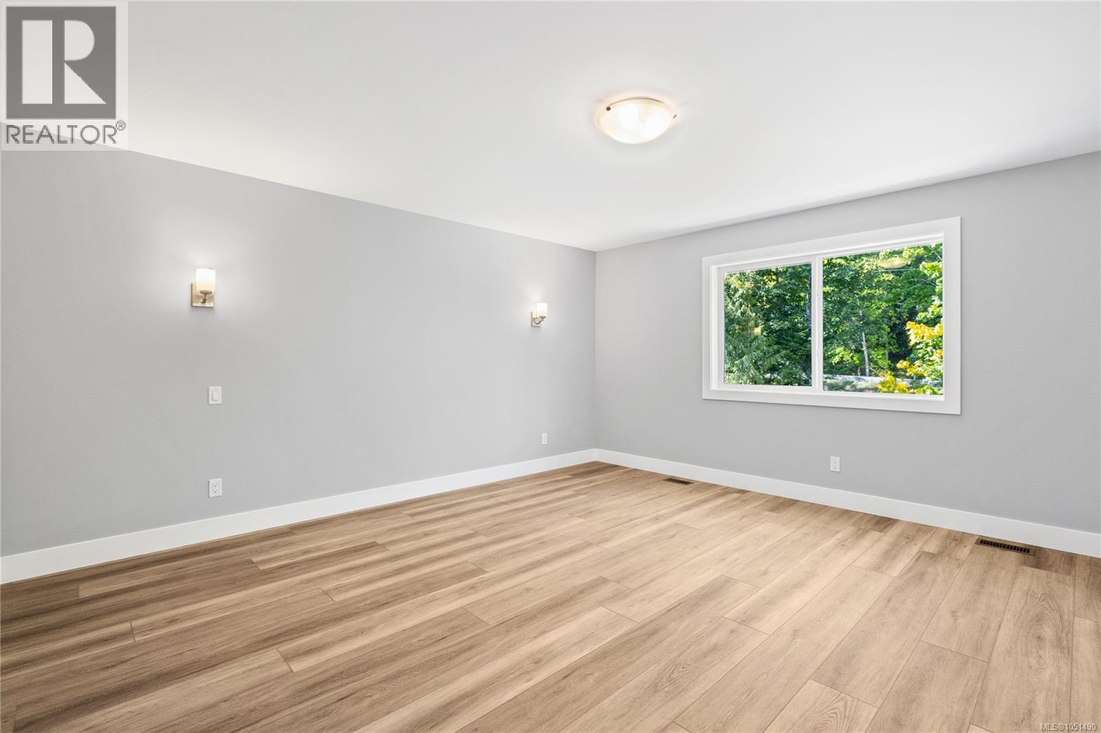 153 Elk Rd