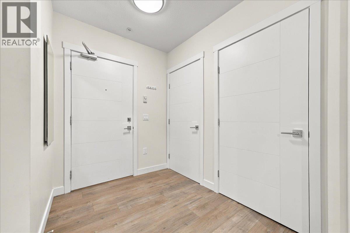 604 707 Como Lake Avenue, Coquitlam, British Columbia  V3J 0J5 - Photo 2 - R3170229