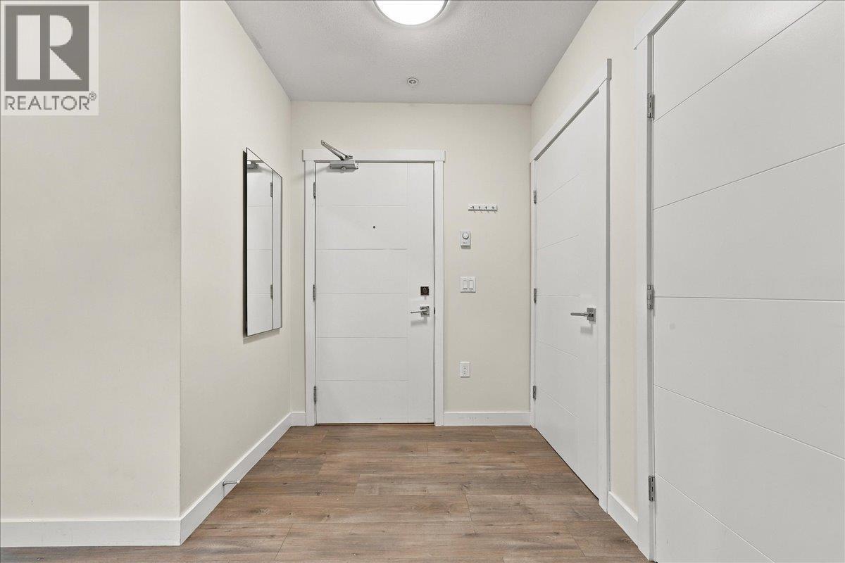 604 707 Como Lake Avenue, Coquitlam, British Columbia  V3J 0J5 - Photo 3 - R3170229