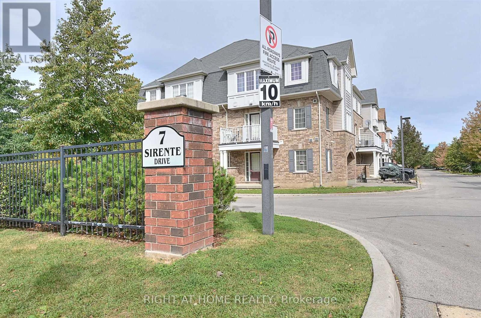 34 - 7 Sirente Drive, Hamilton, Ontario  L9A 0B4 - Photo 2 - X13857852