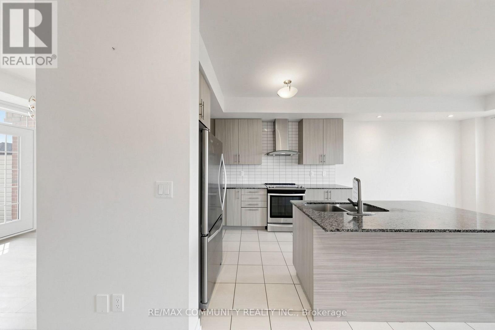 221 Harding Park Street, Newmarket, Ontario  L3Y 0E3 - Photo 18 - N13853286