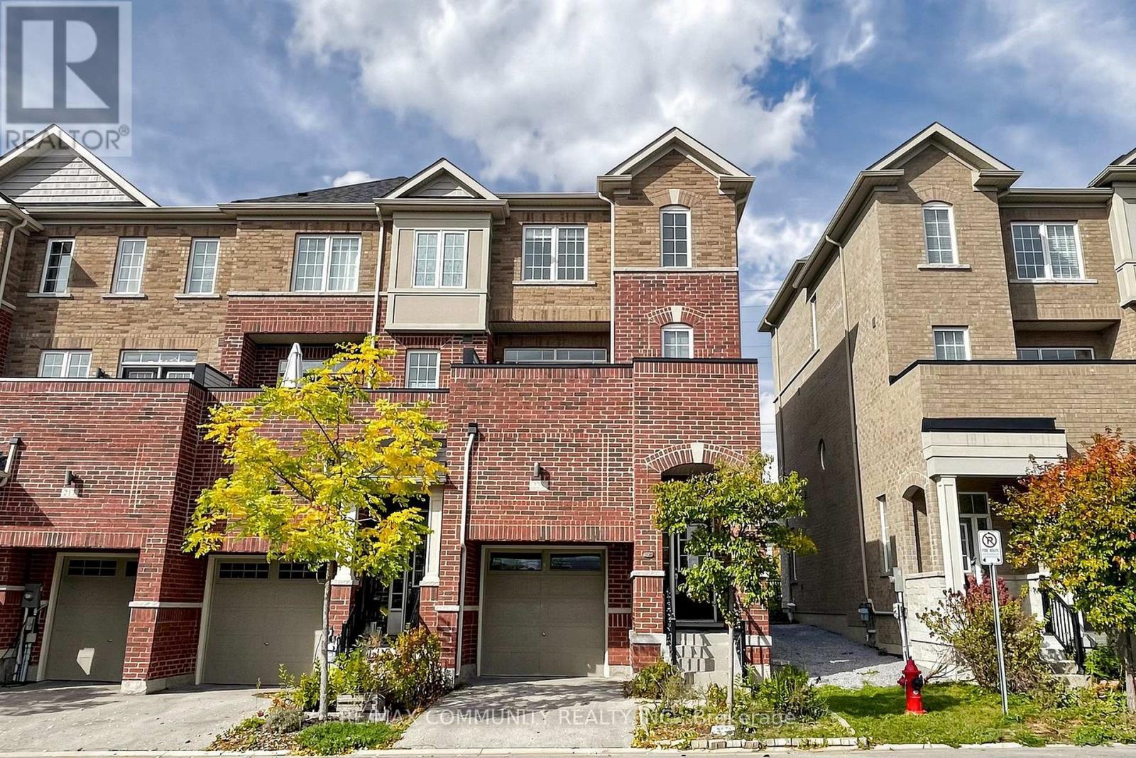 221 Harding Park Street, Newmarket, Ontario  L3Y 0E3 - Photo 3 - N13853286