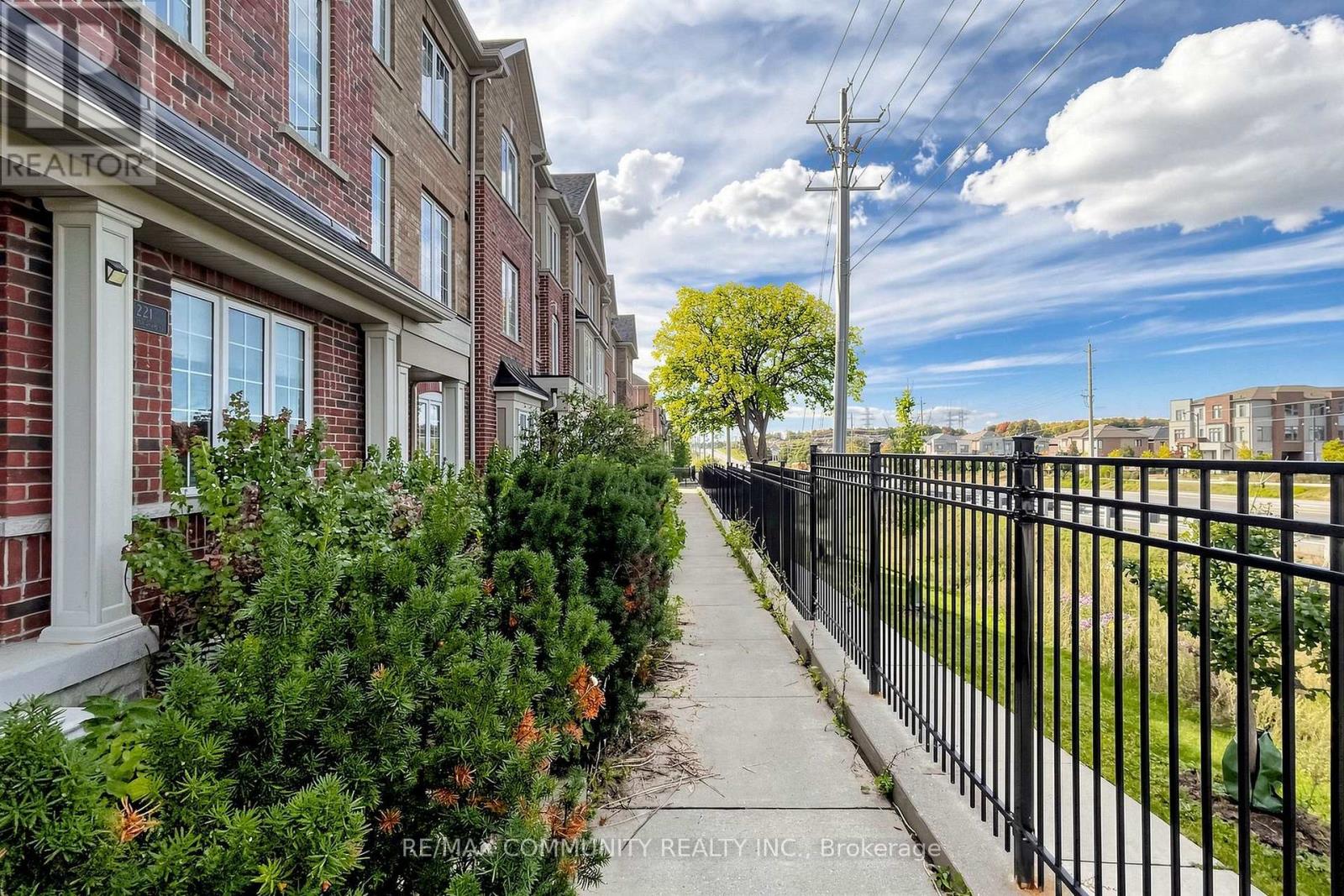 221 Harding Park Street, Newmarket, Ontario  L3Y 0E3 - Photo 39 - N13853286