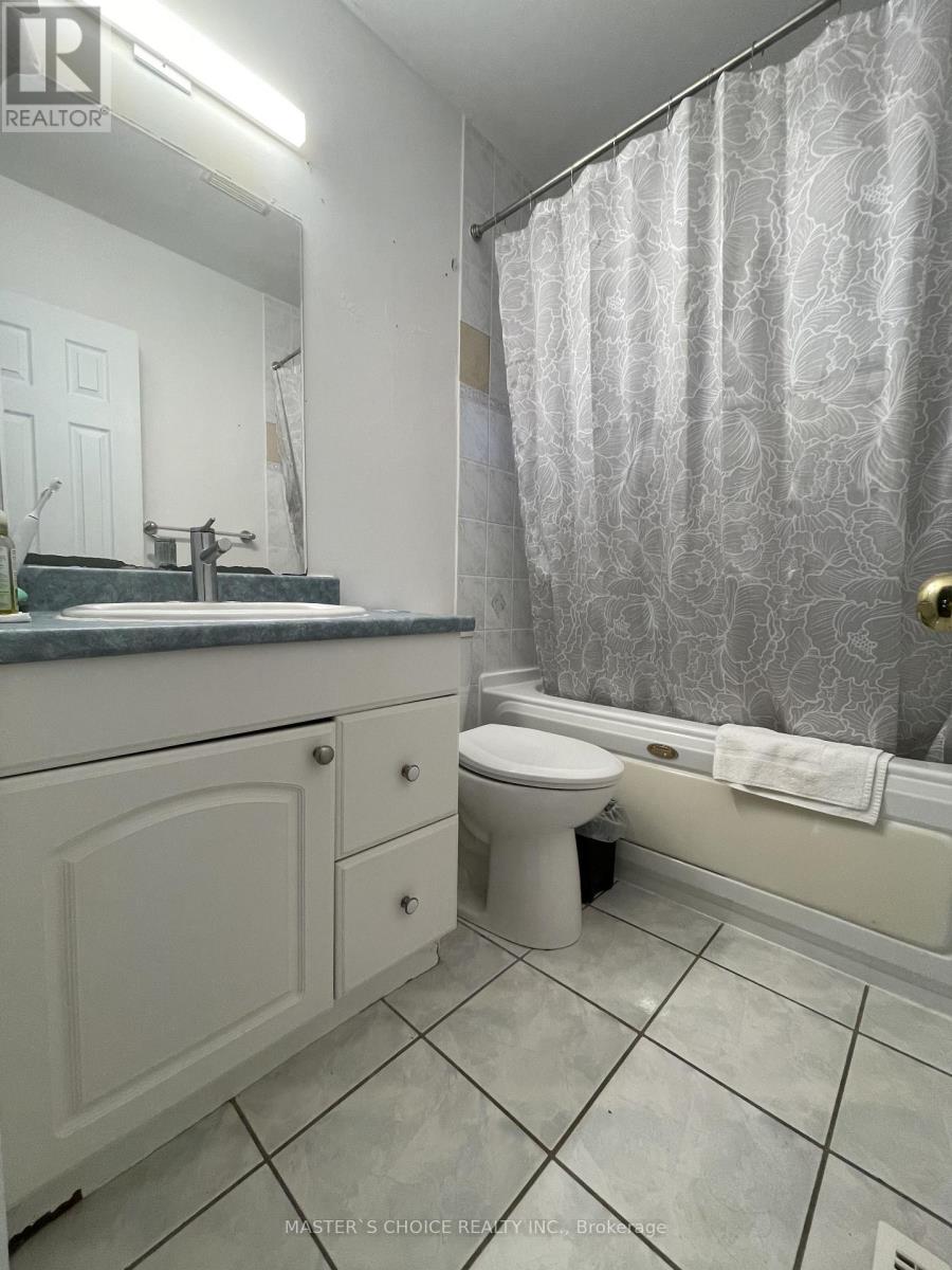 39 Richardson Drive S, Aurora, Ontario  L4G 1Z2 - Photo 4 - N13858006