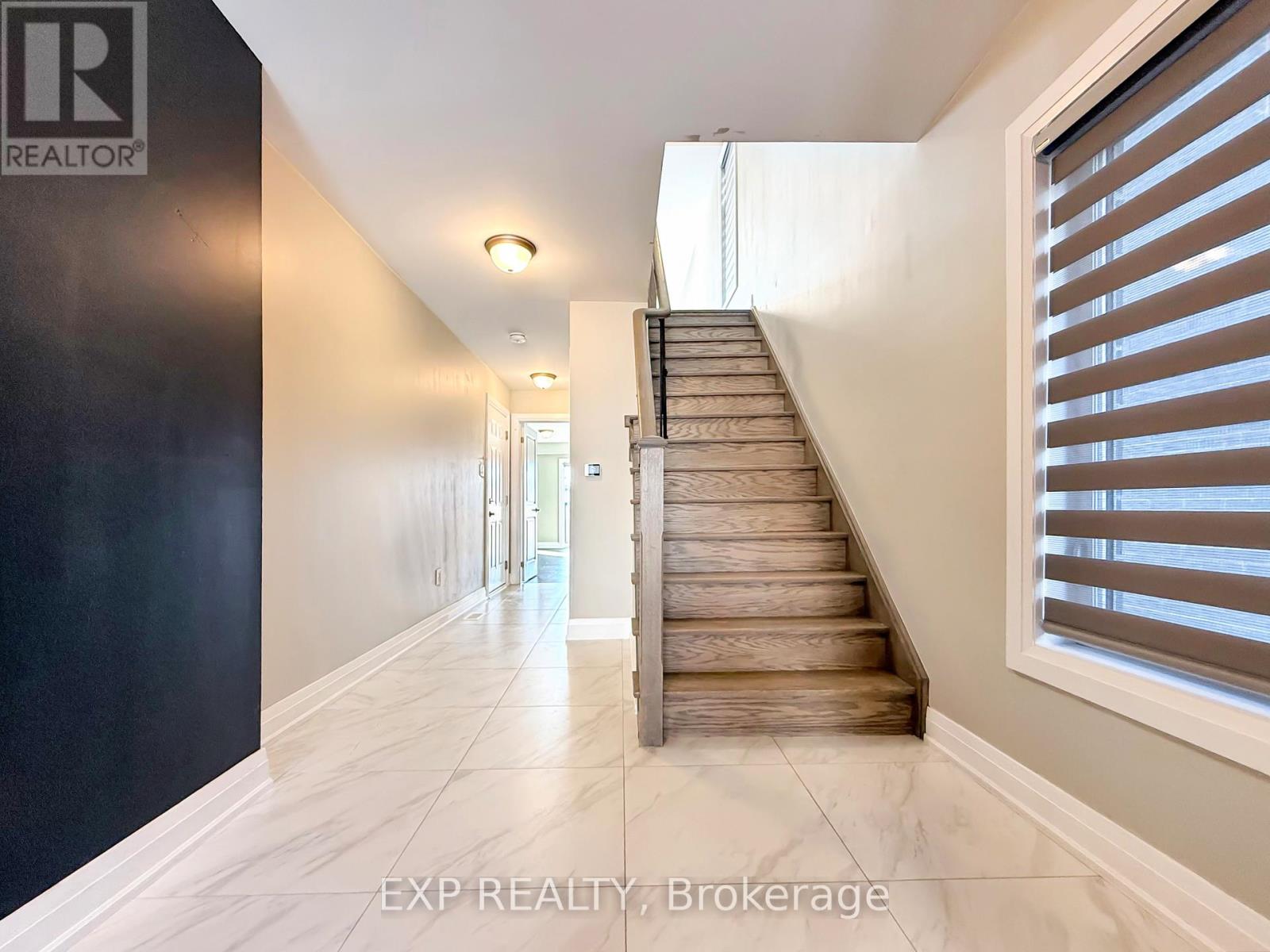 922 Isaac Phillips Way, Newmarket, Ontario  L3X 2Y8 - Photo 3 - N13858014