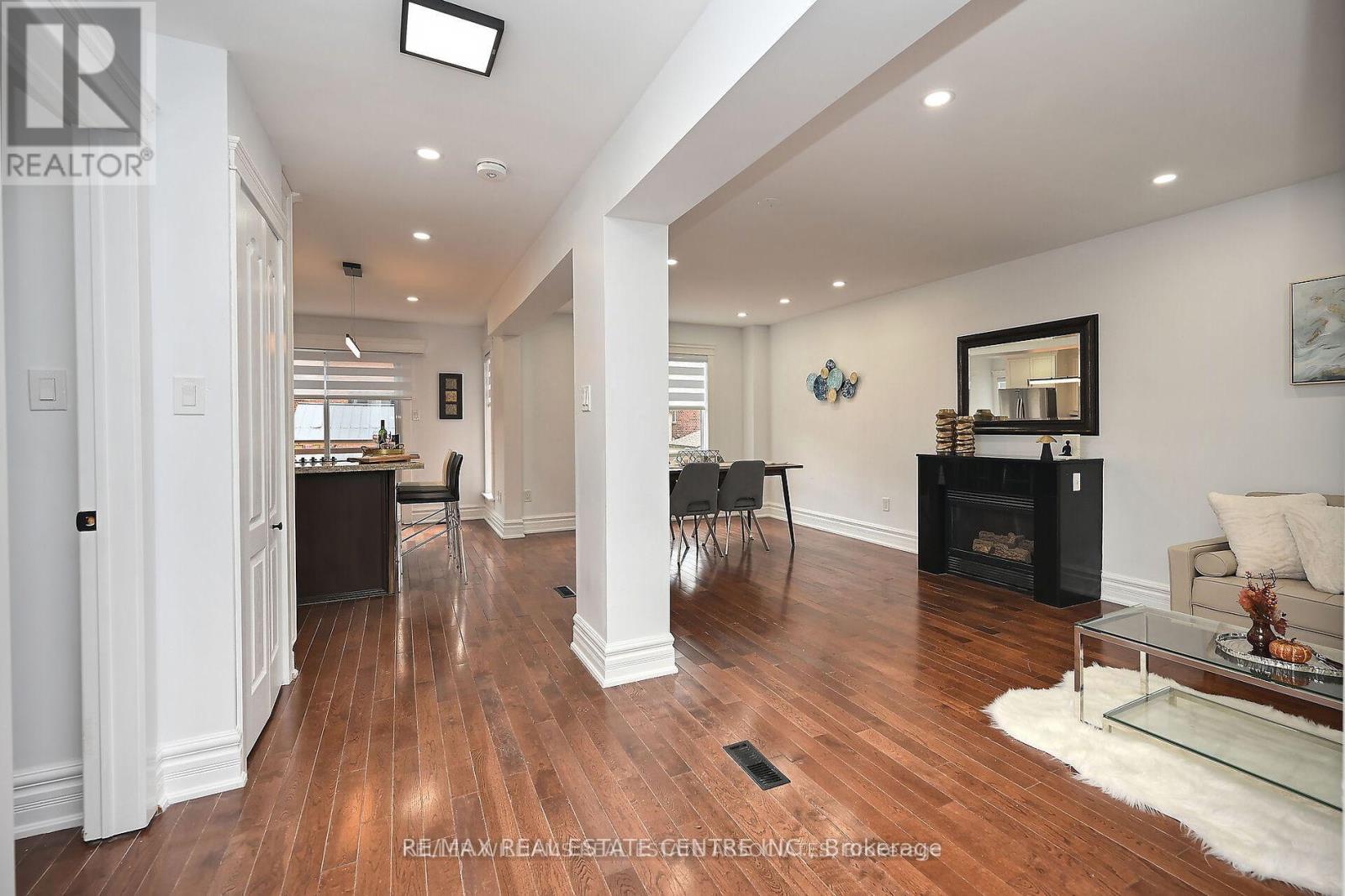 3845 Althorpe   (Upper ) Circle, Mississauga, Ontario  L5N 7G5 - Photo 4 - W13857990