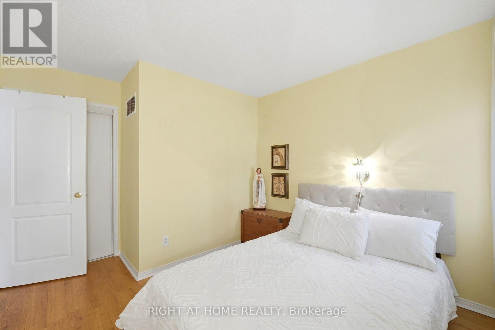 2 - 23 West Deane Park Drive, Toronto, Ontario  M9B 2R5 - Photo 24 - W13858002