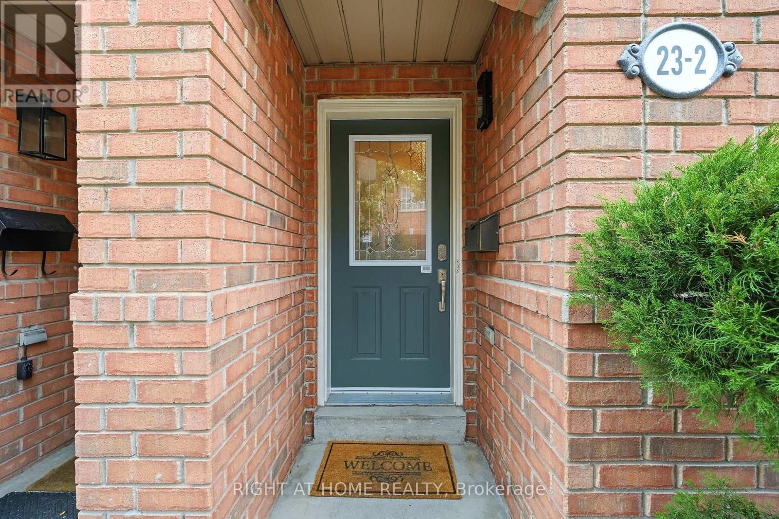 2 - 23 West Deane Park Drive, Toronto, Ontario  M9B 2R5 - Photo 3 - W13858002