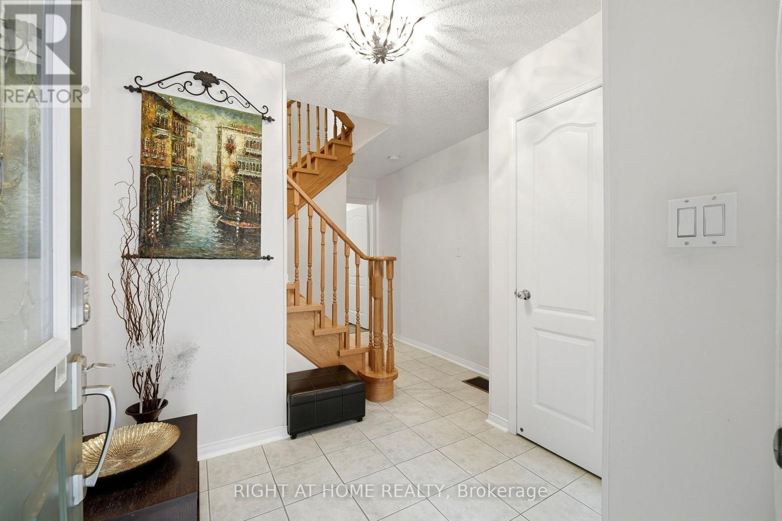 2 - 23 West Deane Park Drive, Toronto, Ontario  M9B 2R5 - Photo 4 - W13858002