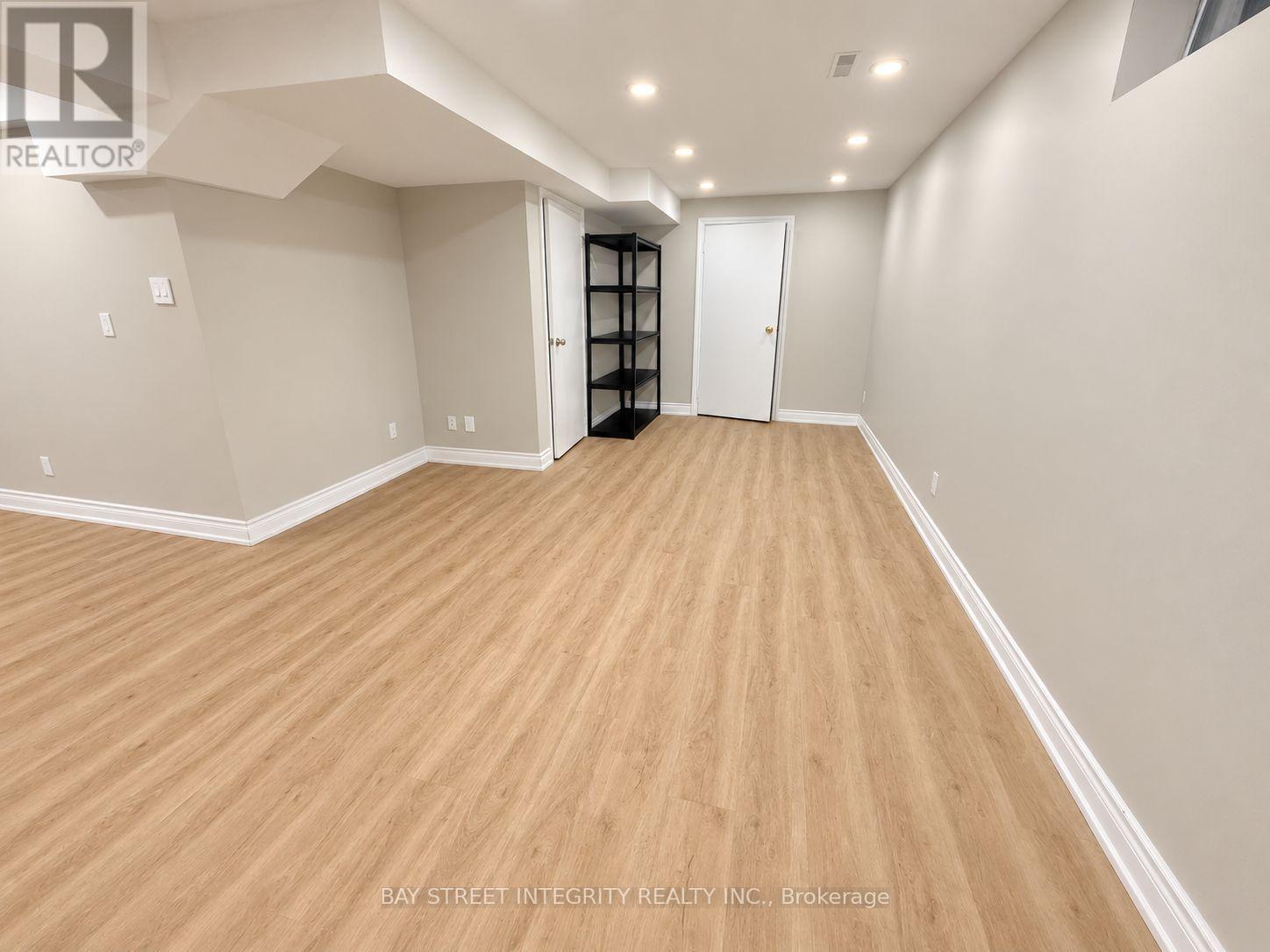 2198 Woodglen Crescent, Burlington, Ontario  L7L 6H1 - Photo 16 - W13857966