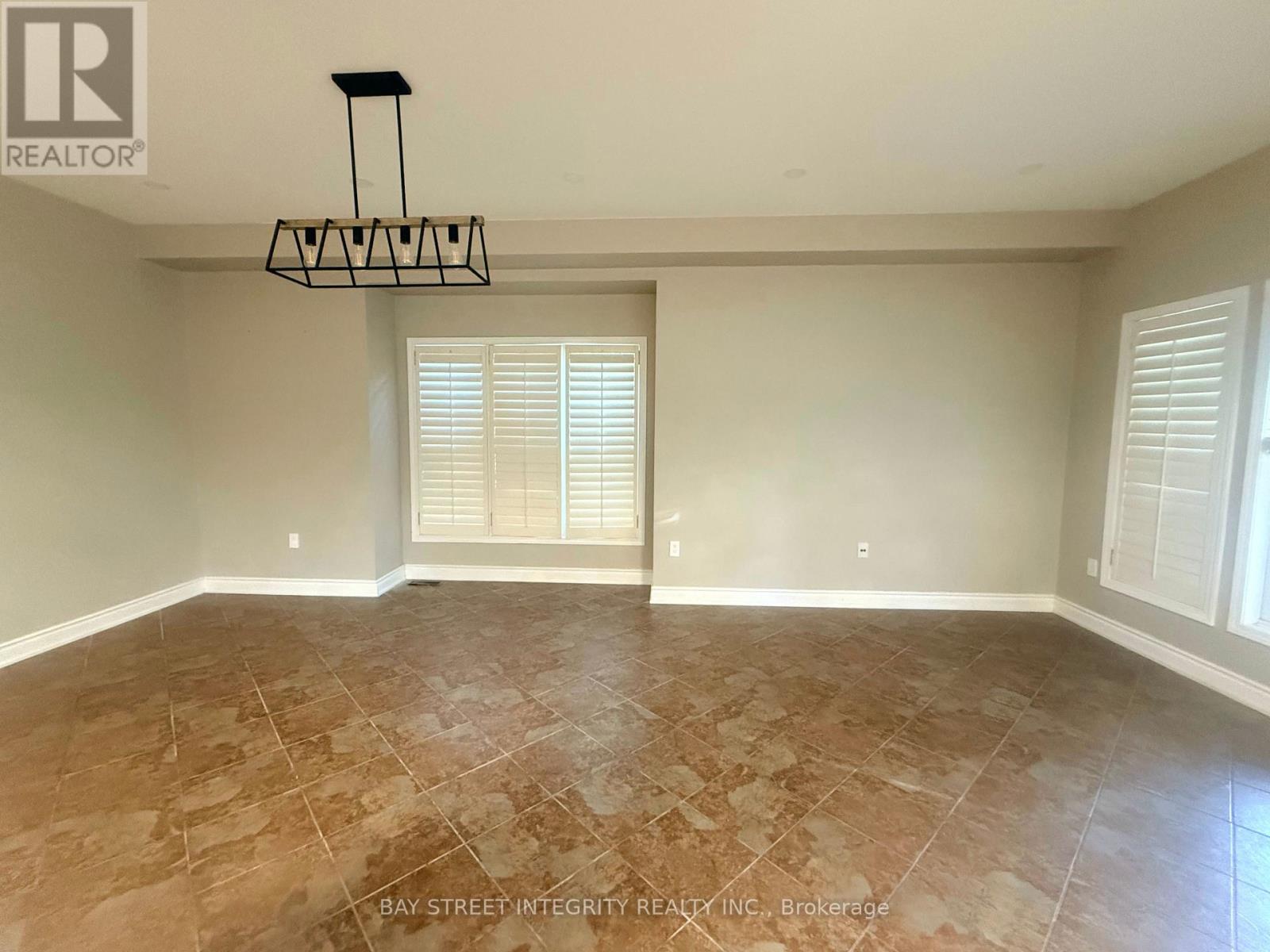 2198 Woodglen Crescent, Burlington, Ontario  L7L 6H1 - Photo 4 - W13857966