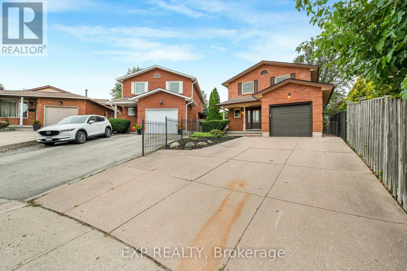 10 Donegel Place, Hamilton, Ontario  L9A 4Z6 - Photo 2 - X13858032