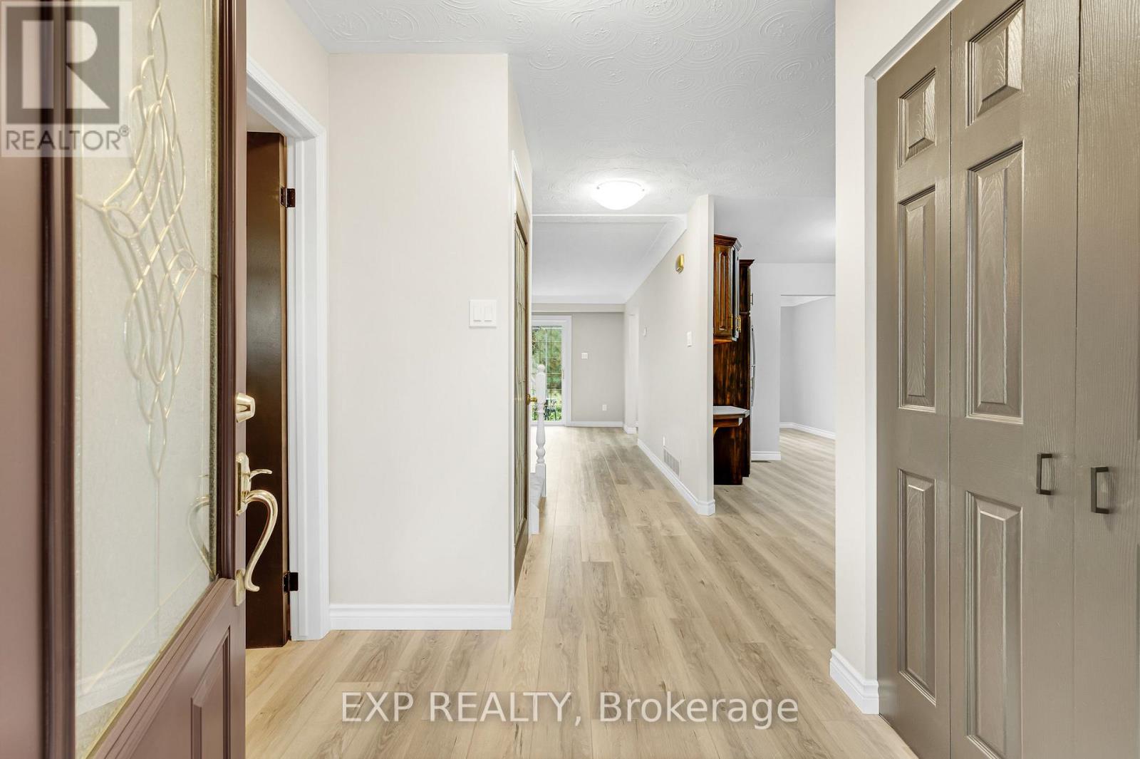 10 Donegel Place, Hamilton, Ontario  L9A 4Z6 - Photo 4 - X13858032
