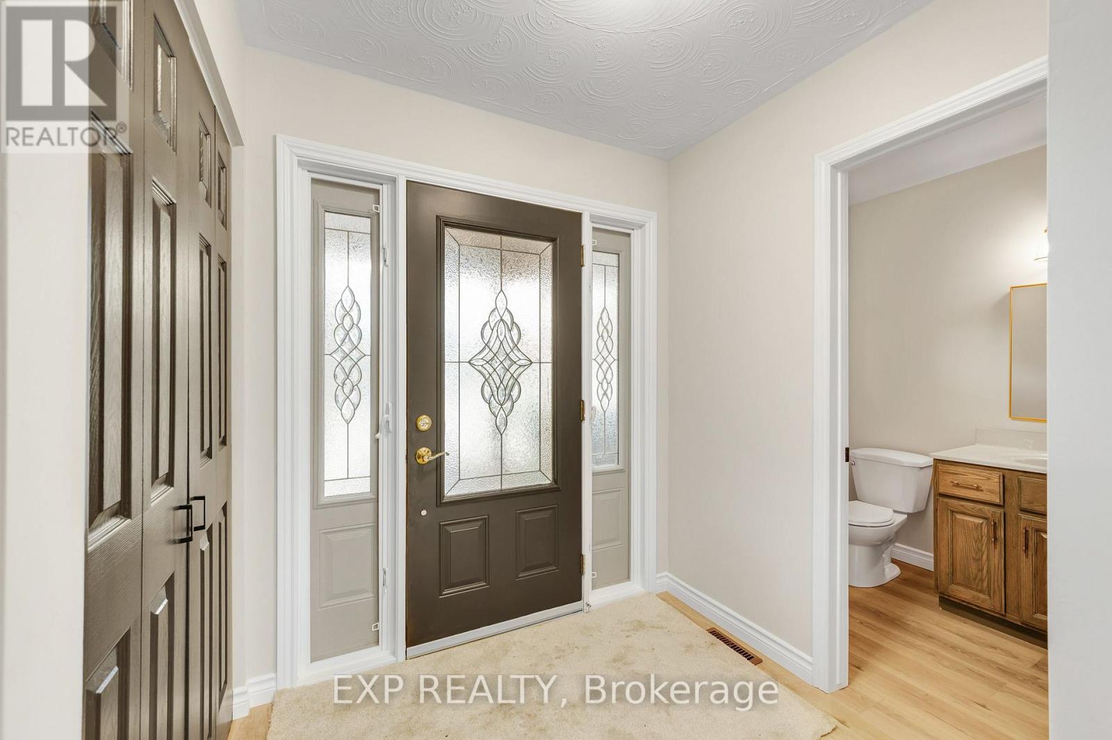 10 Donegel Place, Hamilton, Ontario  L9A 4Z6 - Photo 5 - X13858032