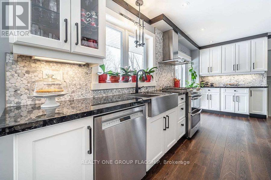 3594 Gallager Drive, Mississauga, Ontario  L5C 2N6 - Photo 9 - W13858034