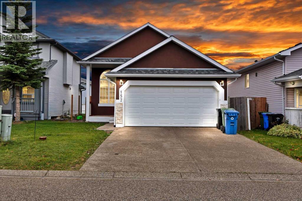 157 Saratoga Close NE, Calgary, Alberta