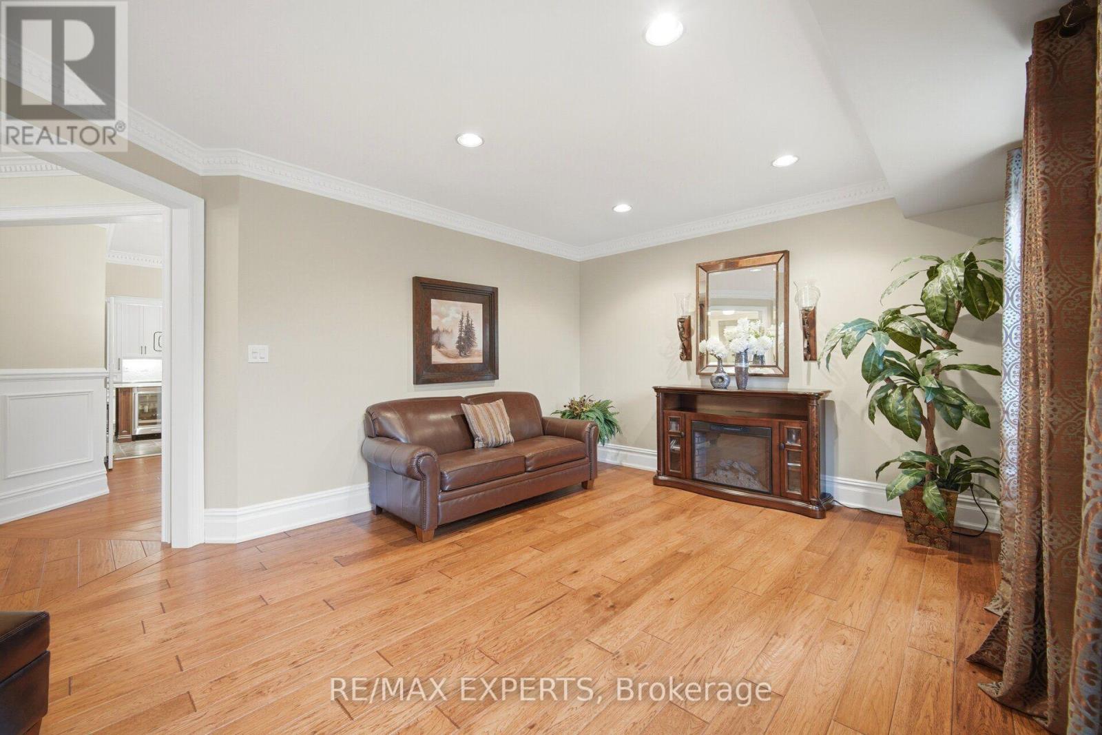 904 Damascus Court, Newmarket, Ontario L3X 1L1 - Photo 21 - N13858108