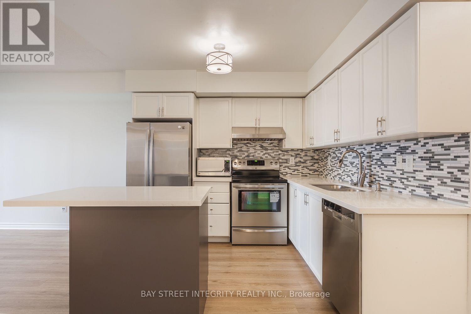 2328 - 3888 Duke Of York Boulevard, Mississauga, Ontario  L5B 4P5 - Photo 2 - W13858118