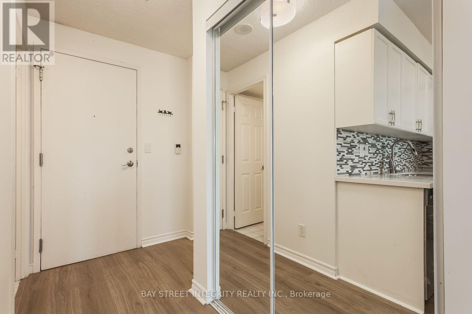 2328 - 3888 Duke Of York Boulevard, Mississauga, Ontario  L5B 4P5 - Photo 24 - W13858118