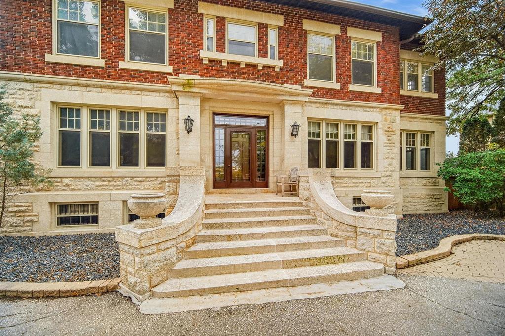 680 Wellington Crescent, Winnipeg, Manitoba R3M 0C2 - Photo 3 - 202624445
