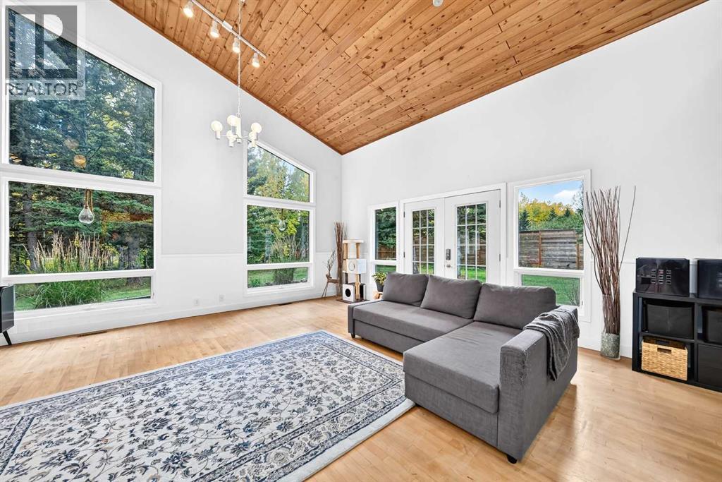 16 Mountain View Park, Bragg Creek, Alberta  T0L 0K0 - Photo 4 - A2347217
