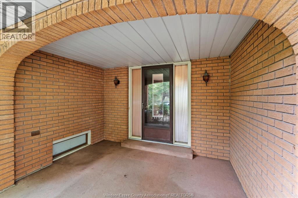 8605 Snake Lane, Lasalle, Ontario  N9A 6Z6 - Photo 7 - 26024356