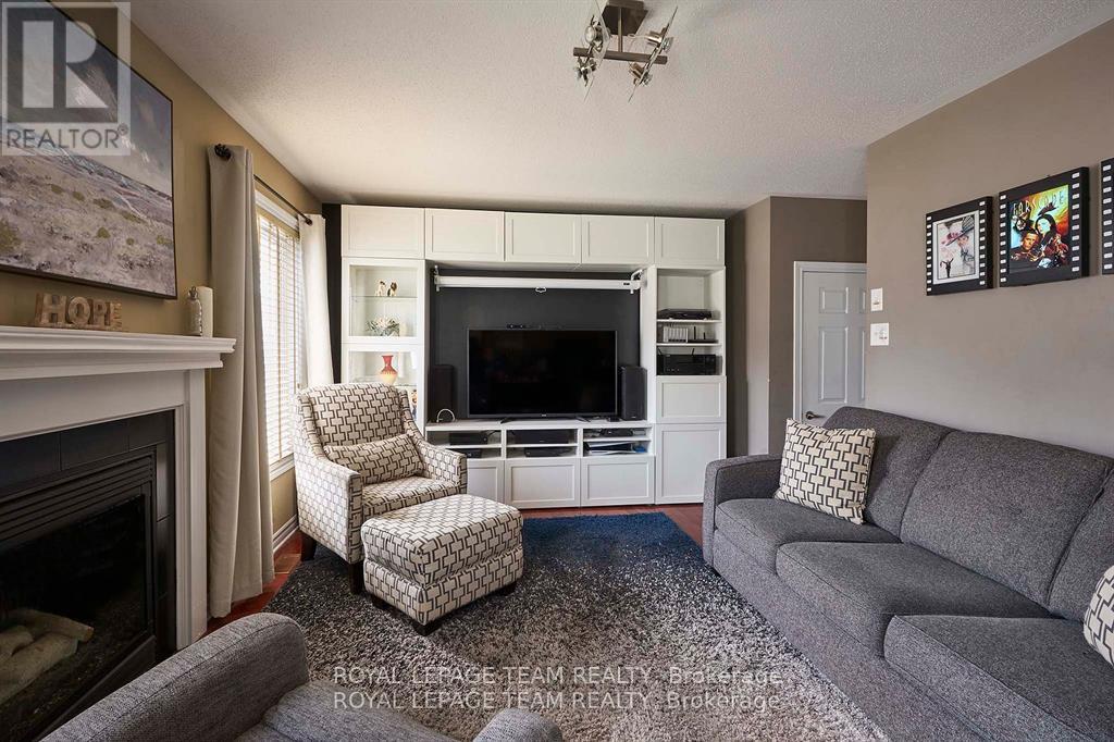 207 Burnaby Drive, Ottawa, Ontario K2S 0K1 - Photo 2 - X13858152