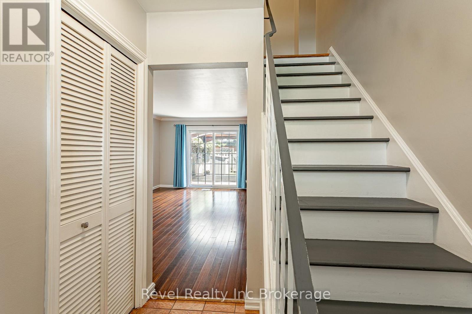 16 Homestead Crescent, London North (North F), Ontario  N6G 2E4 - Photo 4 - X13858134